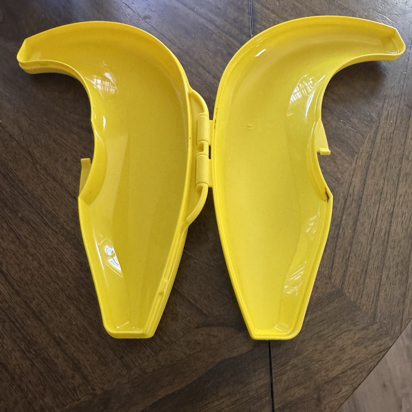 Tupperware Banana Keeper Forget-Me-Not Fruit Storage Container Retro Kitchen