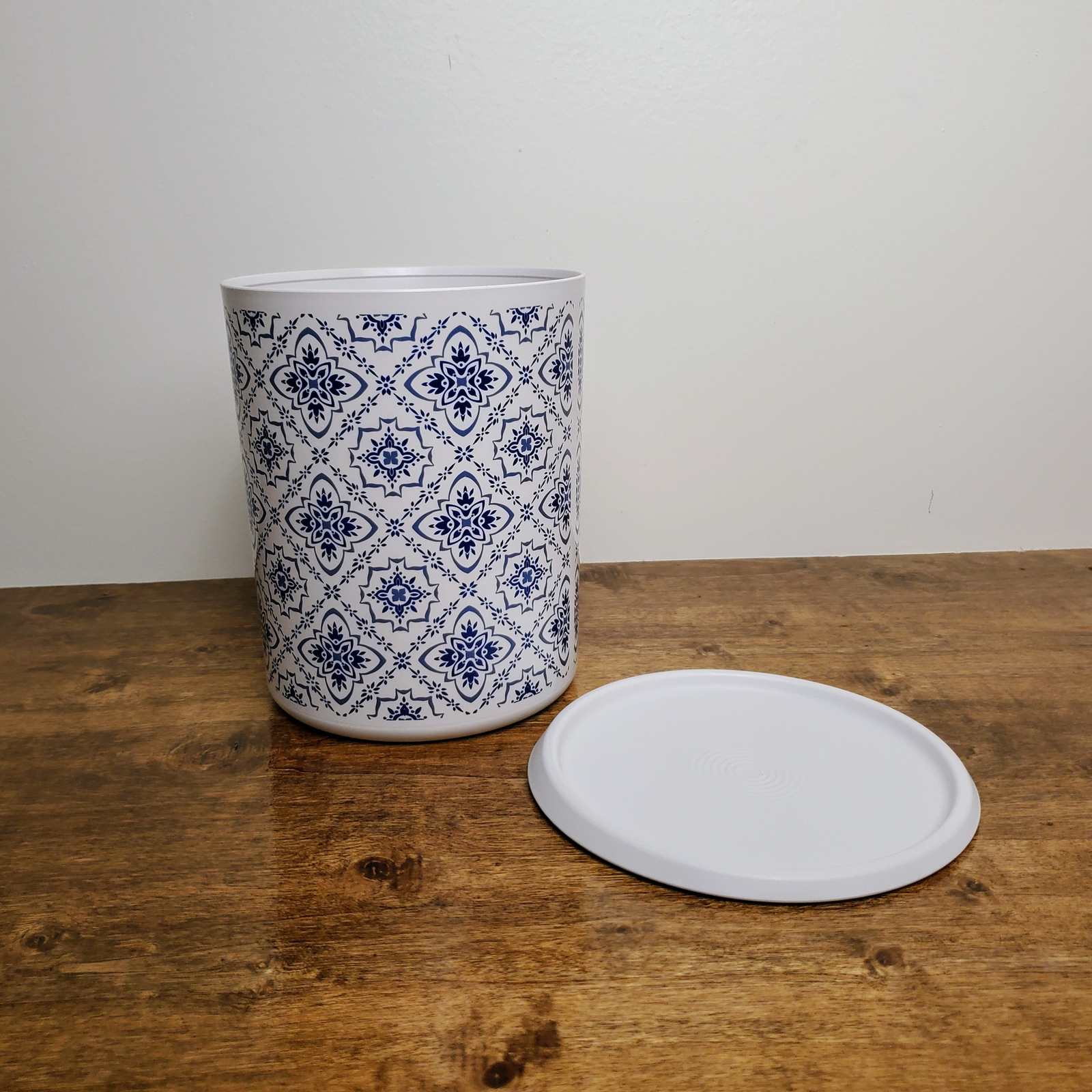 Tupperware Sugar Coffee Canister 12 Cup One-Touch Blue Design New