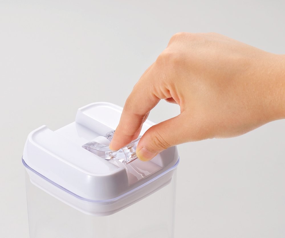 Lever-type easy locking system container 1.0L PEARL METAL