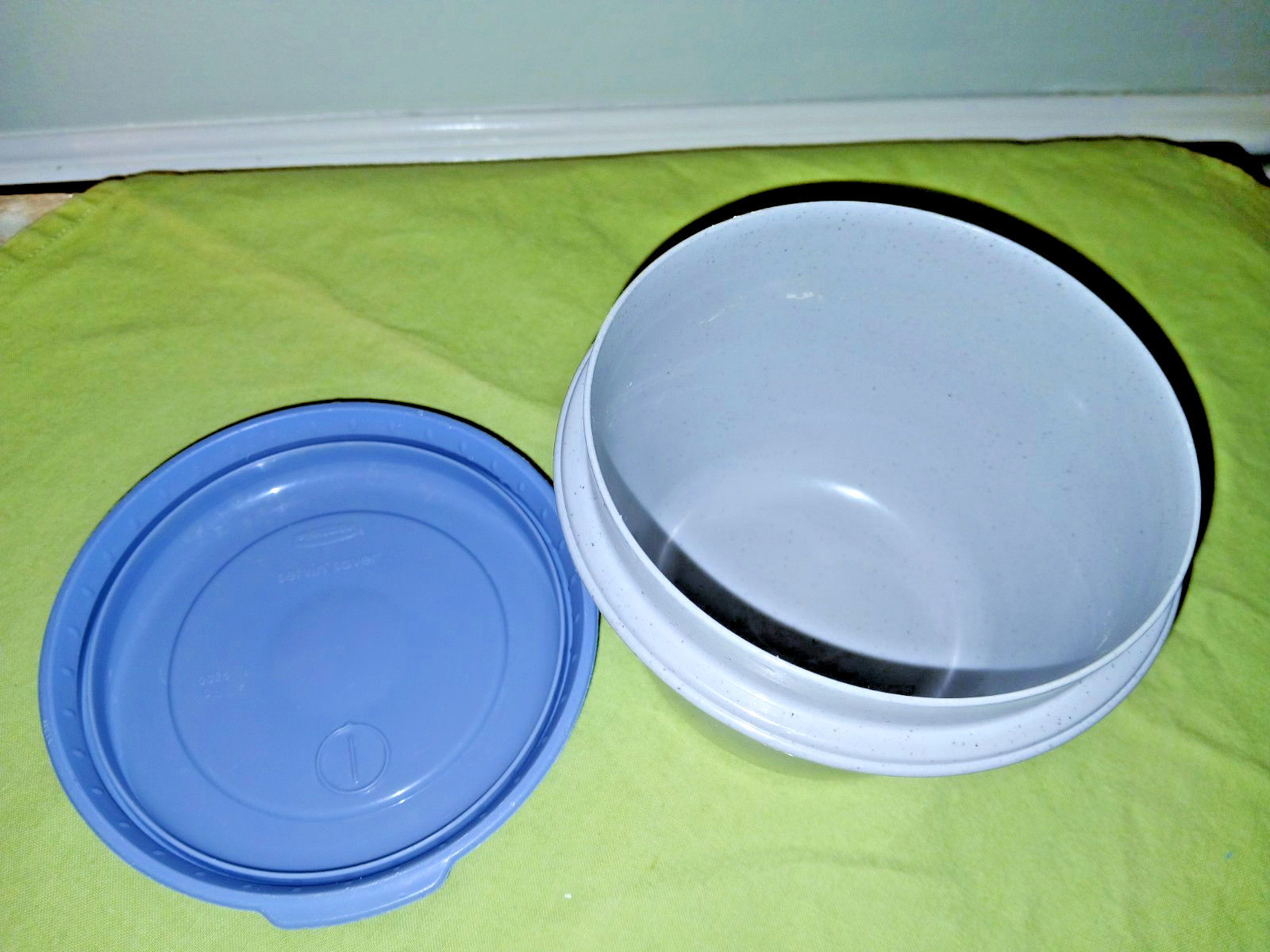 3 Rubbermaid Servin Saver Storage Containers 2 c and two 1/2 c gray w blue lid