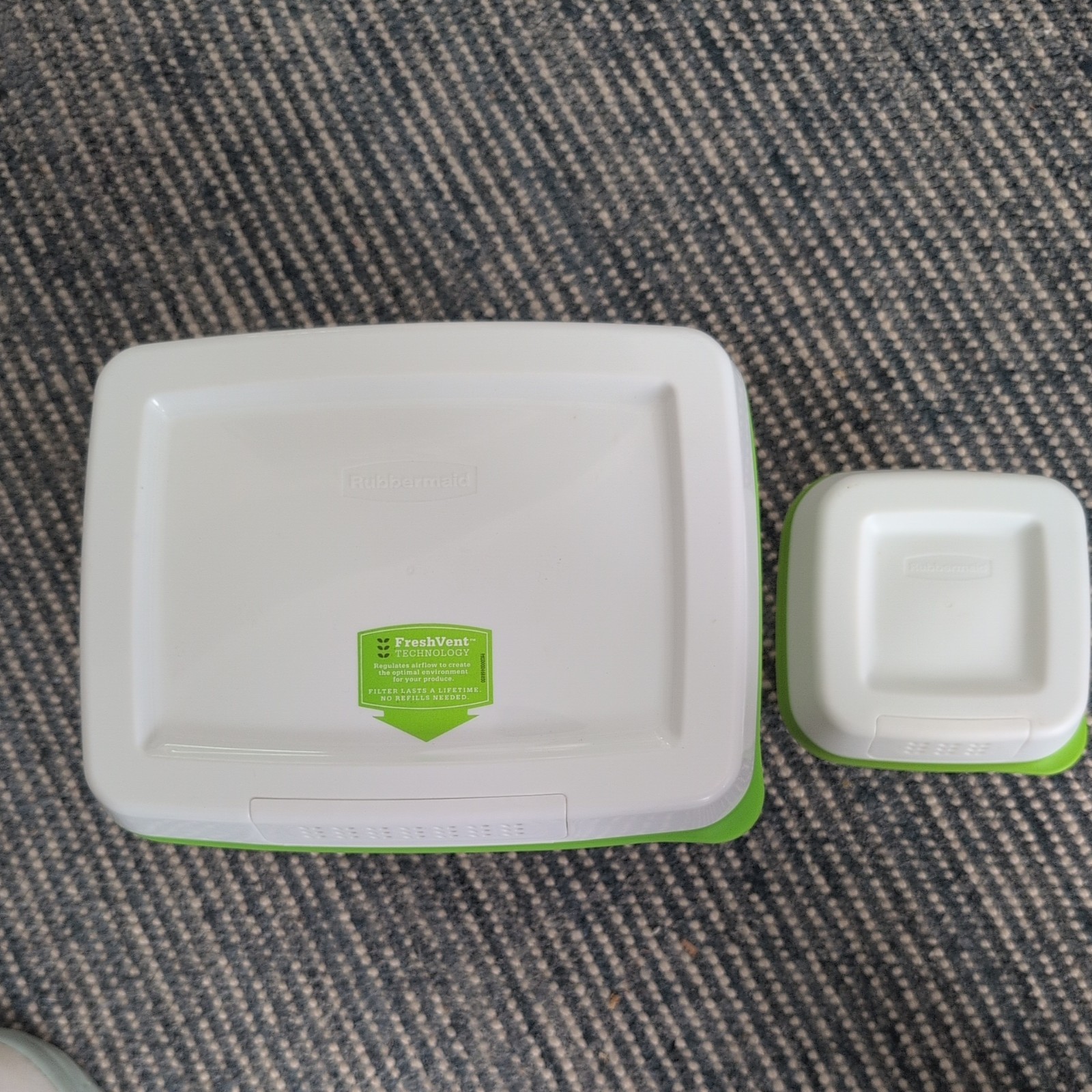 Rubbermaid FreshWorks 2-Piece Produce Saver Set – 1 -2.5 Cup & 1-17.3 Cup