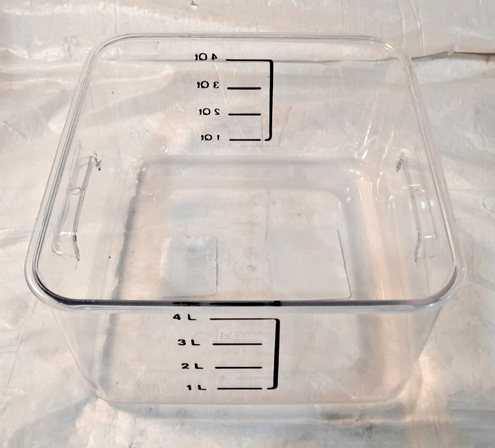 Rubbermaid Commercial Product,Space Saving Square Food Storage Container,4 Quart