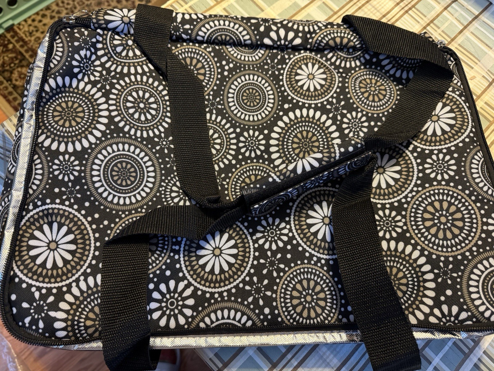 New Insulated Casserole Carrier Tote Thermal Travel Bag Black Medallion Handles