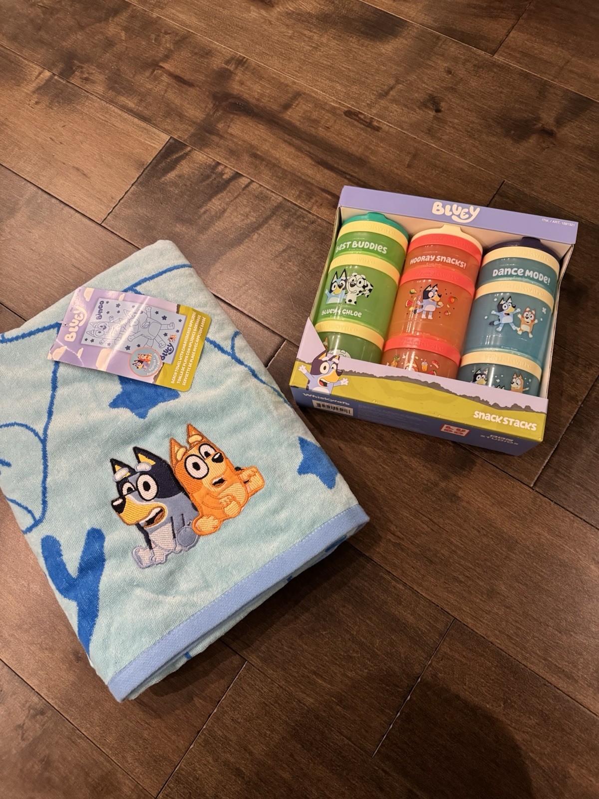 Bluey Bundle – Kids Bath & Beach Towel 34”x63” + 3 Pack Snack Stacks Container
