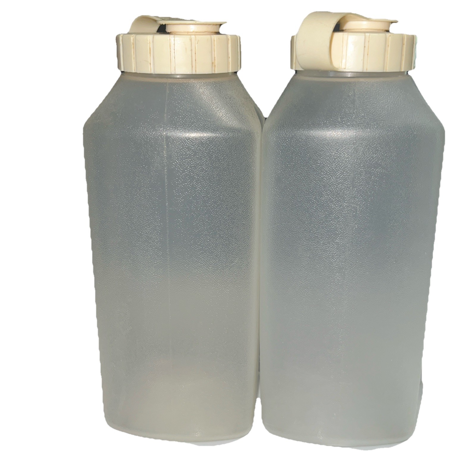 2 Rubbermaid Quart 32oz Bottles Almond Lid Screw Water Juice Spout Flip Top 2467