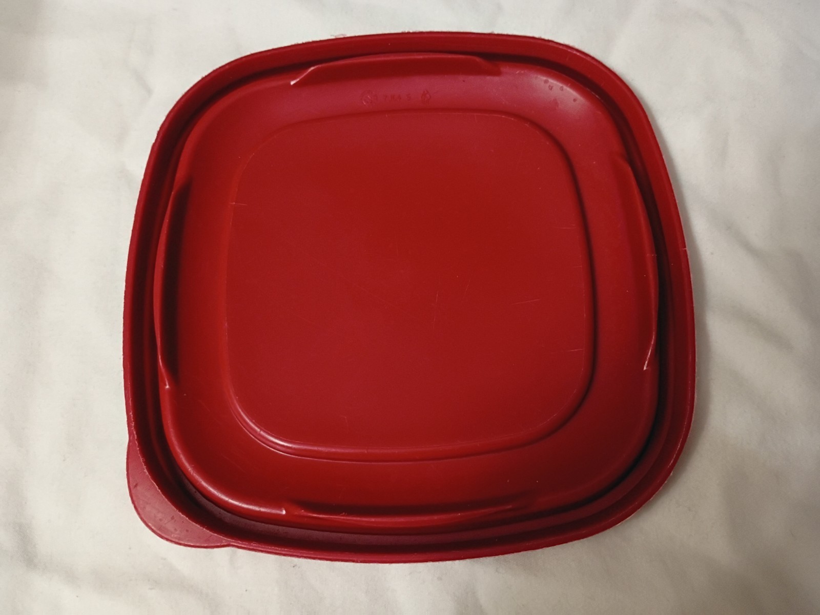Rubbermaid Storage Container Lids 7J64-5 and 7J58-20
