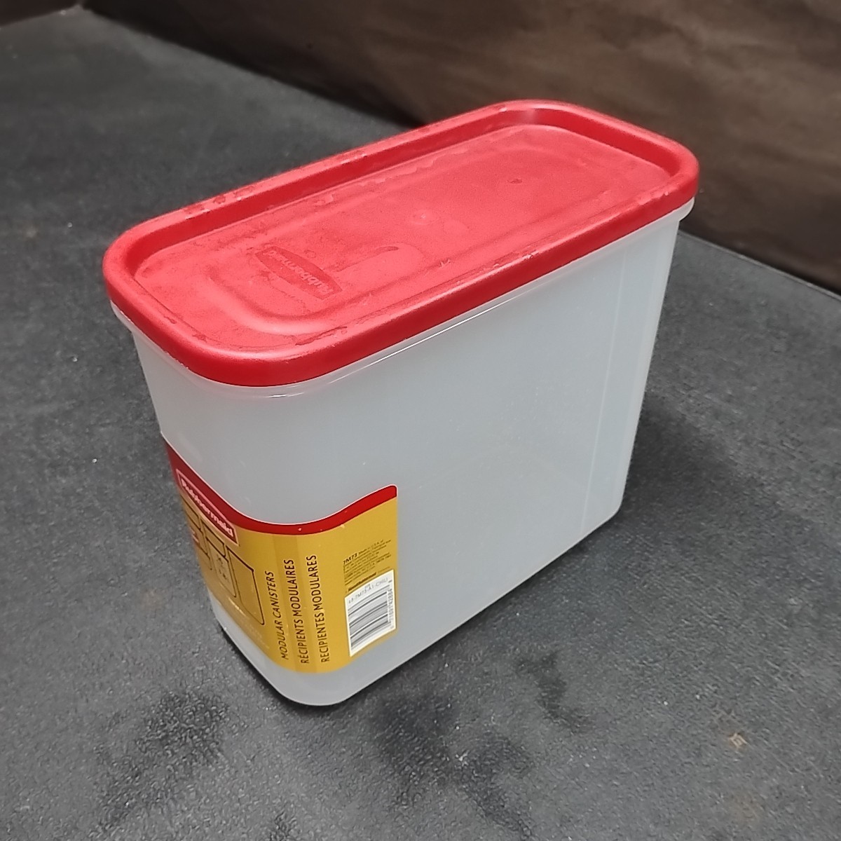 Rubbermaid 7M73 Red Top 16 Cup Dry Food Storage Clear Container With Lid
