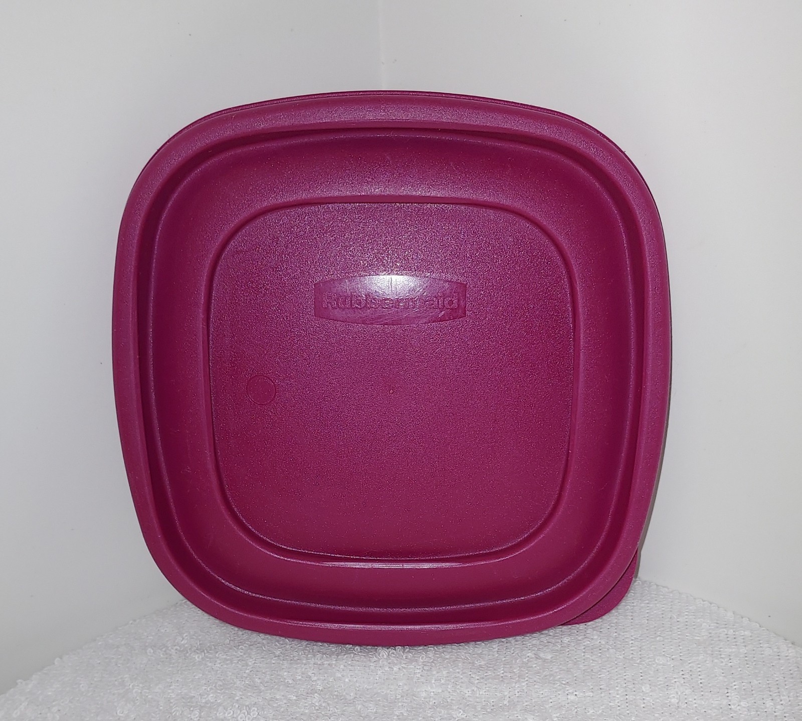 Rubbermaid Replacement Easy Find Lids Assorted Colors Set Of 4 Square 6.5 Inch