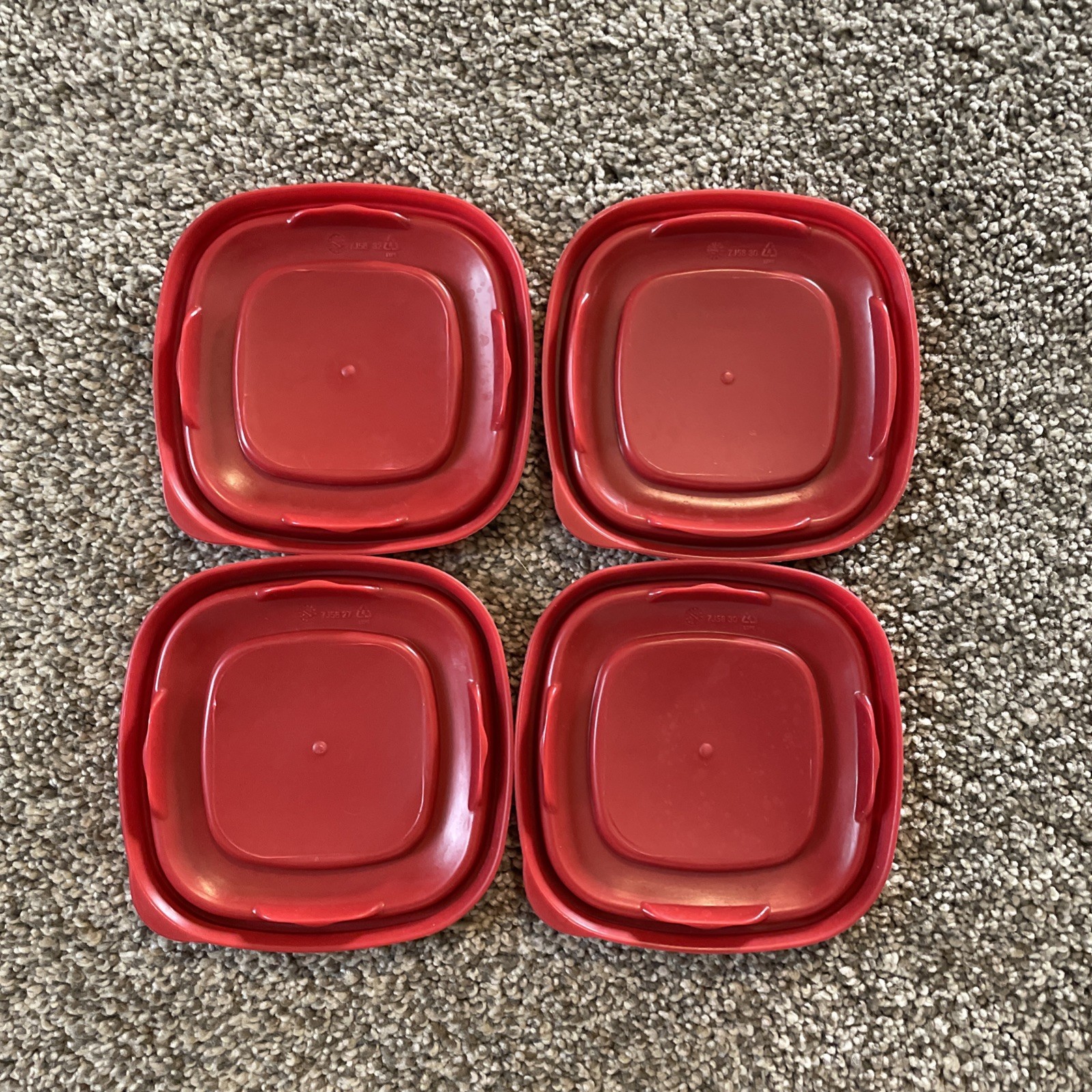 4 Rubbermaid Easy Find 7J58 Replacement Stackable Lids 4.5” Square, Red