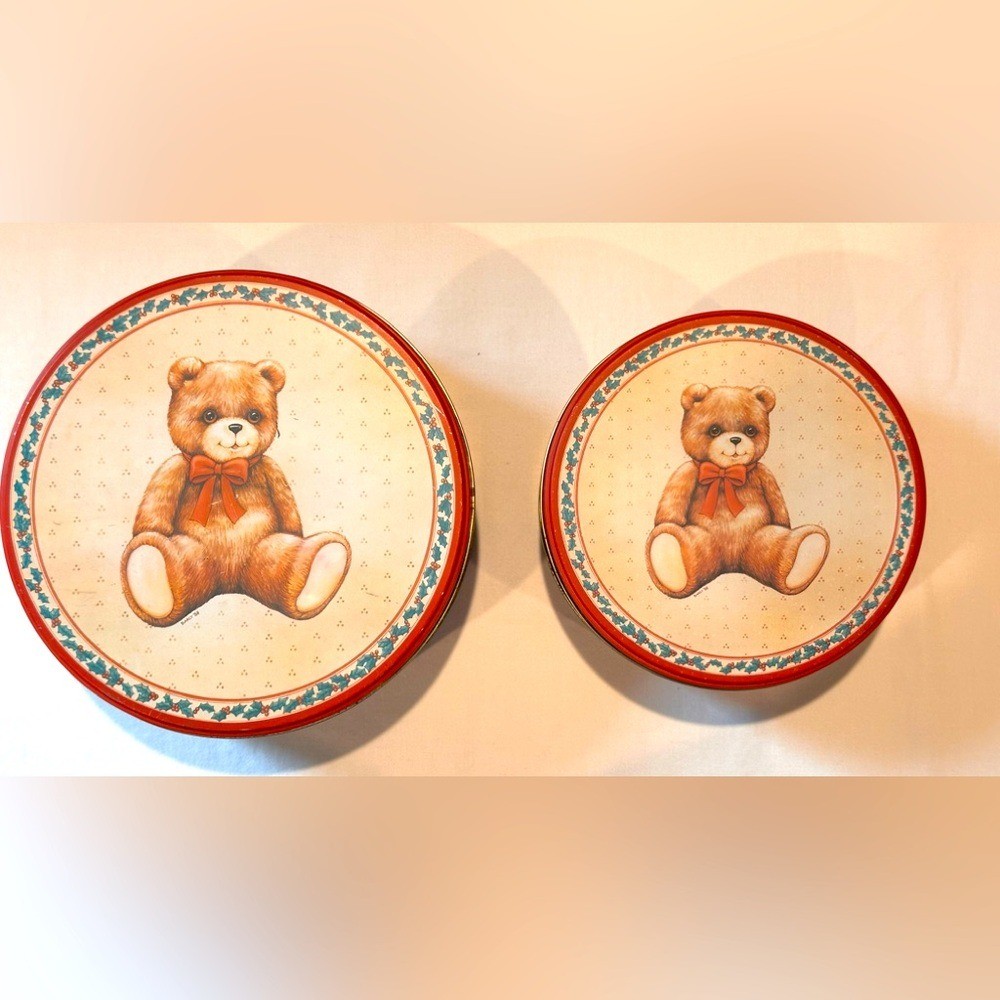 Vintage Christmas Cookie Tins Christmas Around the World (House of Lloyd)