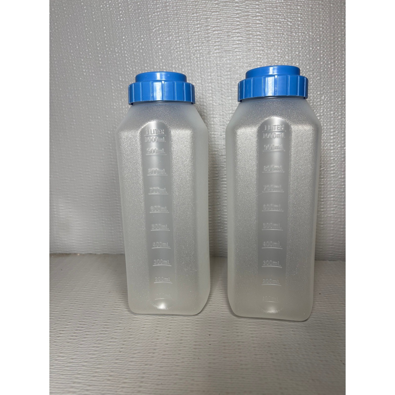 Set of 2 Rubbermaid Vintage 1 Qt Juice Water Bottle Blue Flip Top Frosted