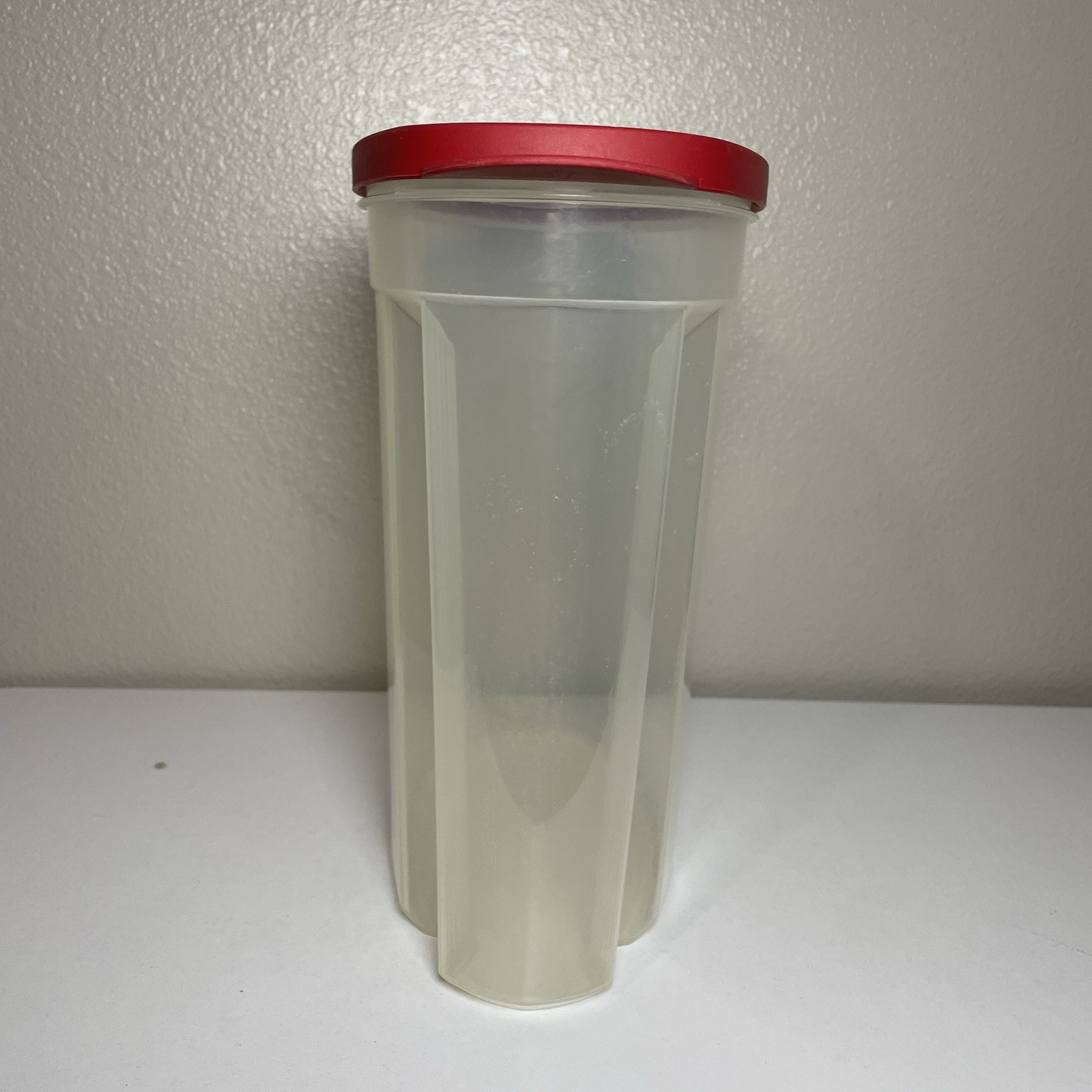 RUBBERMAID 1.5 Gallon Cereal Keeper Food Storage Container Pour Lid