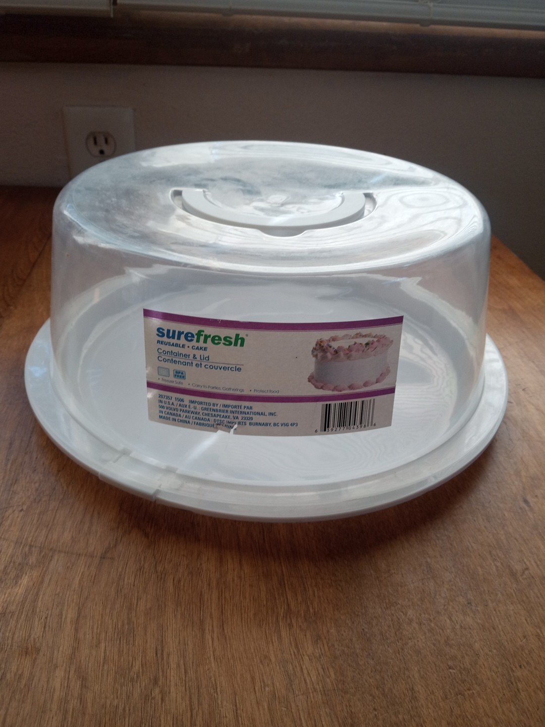 Sure Fresh Reusable Plastic Cake Container with Lid Handle