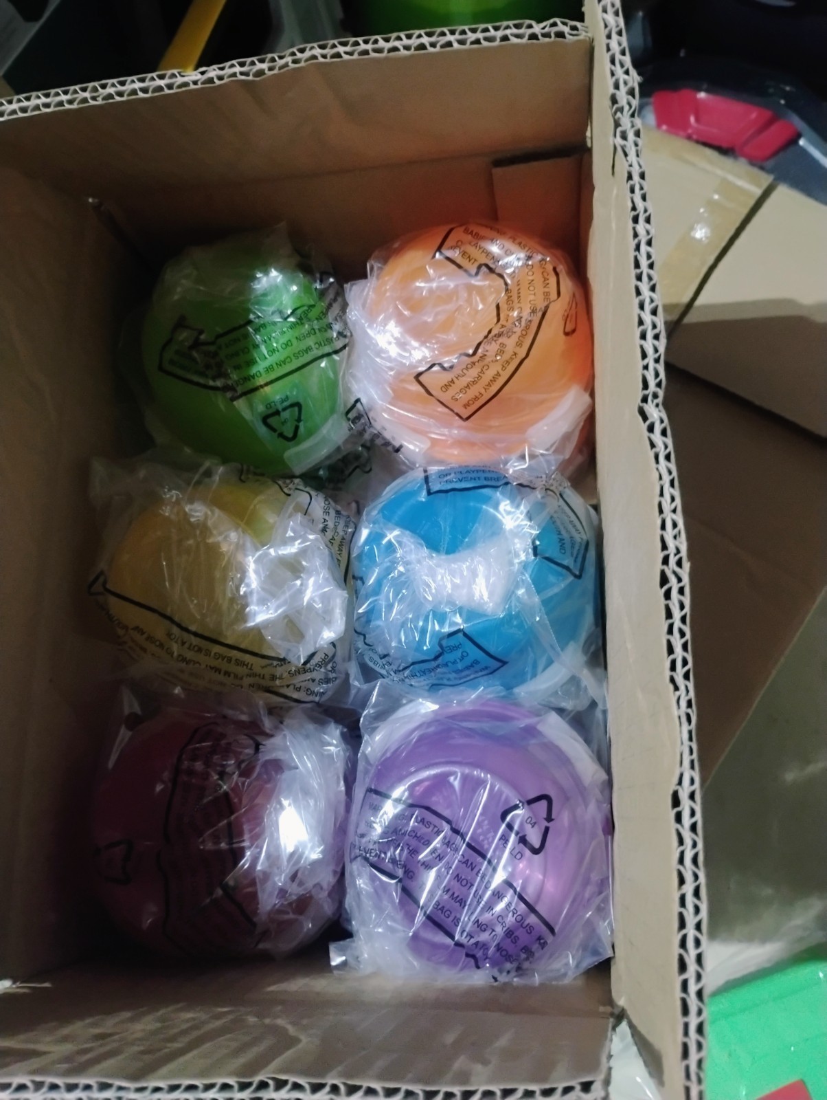 Multicolor Plastic Round Bowl Set with Snap Lids, 6 Pieces