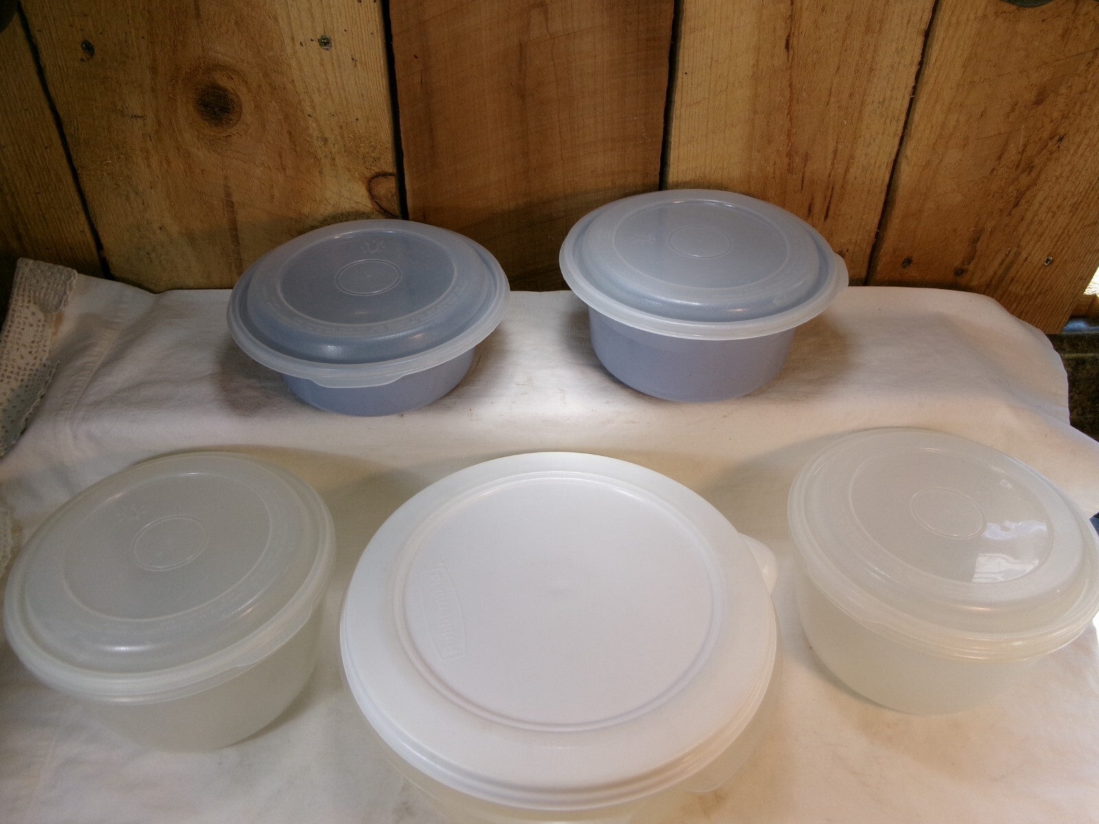 Lot of 5 Rubbermaid Food Storage Containers w/Lids 20oz, 32oz, (2)6 cups, 3.2qt