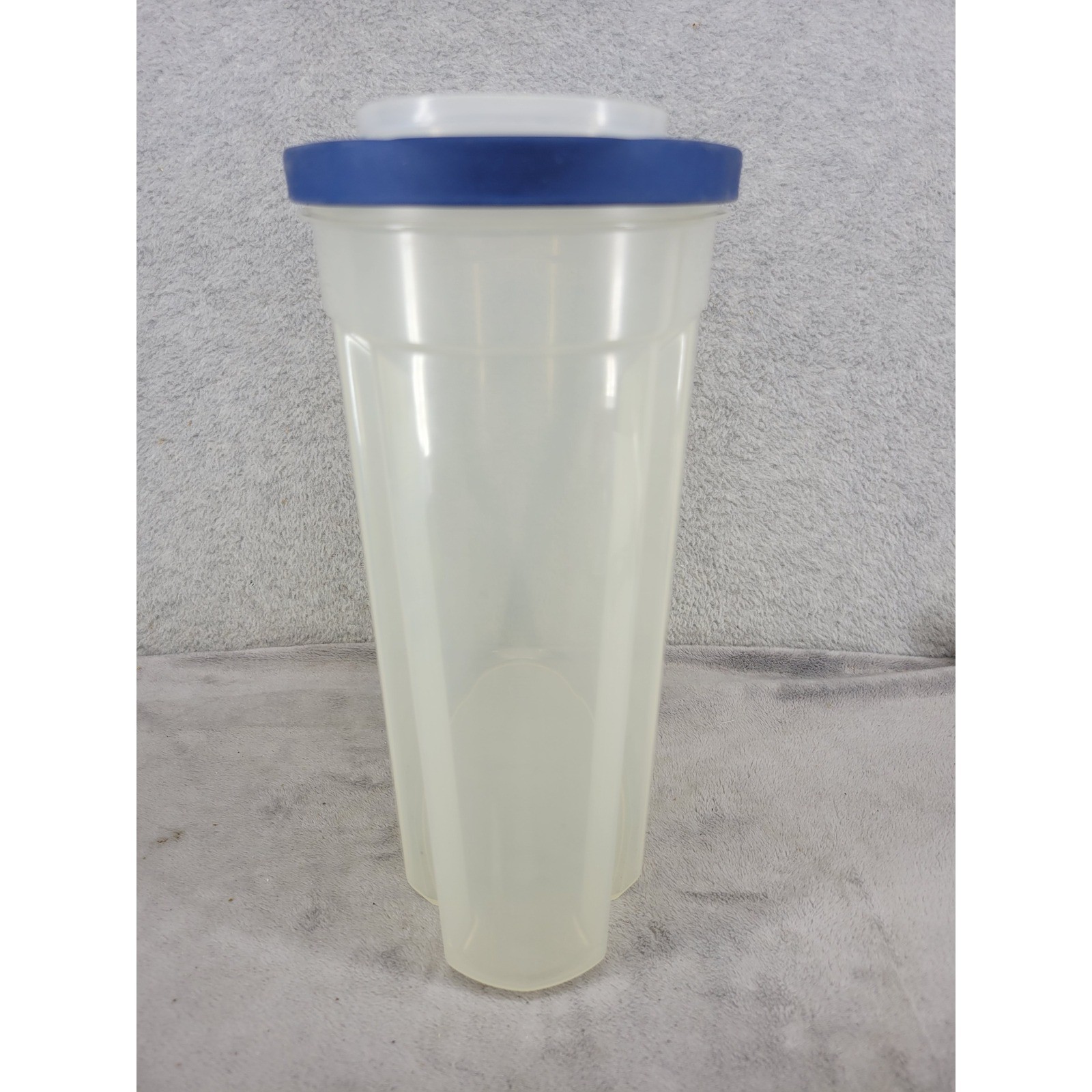Rubbermaid Cereal Keeper Dry Food Storage Container Clear Blue Flip Top 22 Cup
