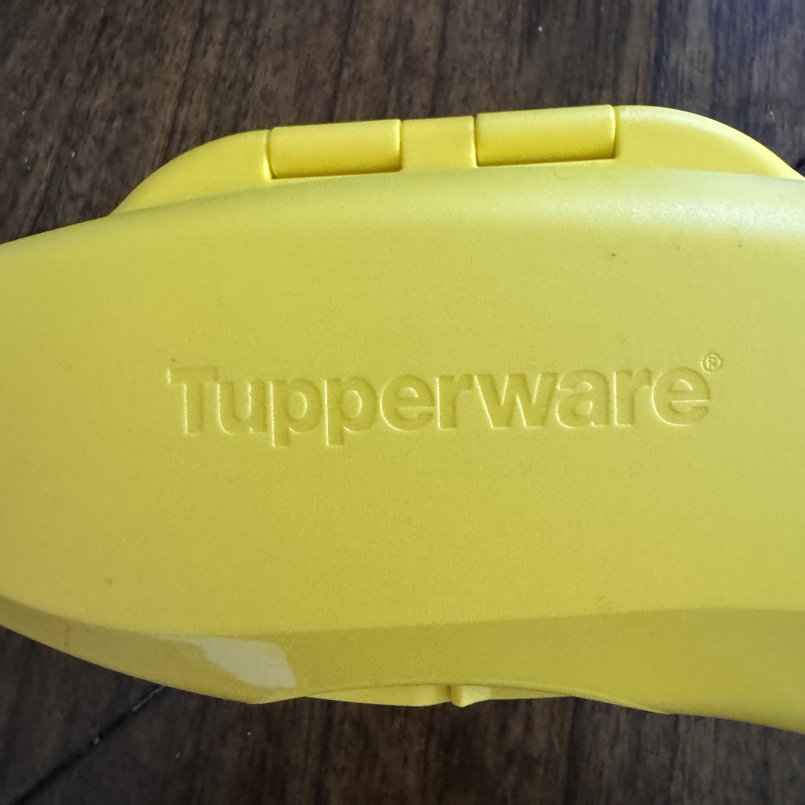 Tupperware Banana Keeper Forget-Me-Not Fruit Storage Container Retro Kitchen