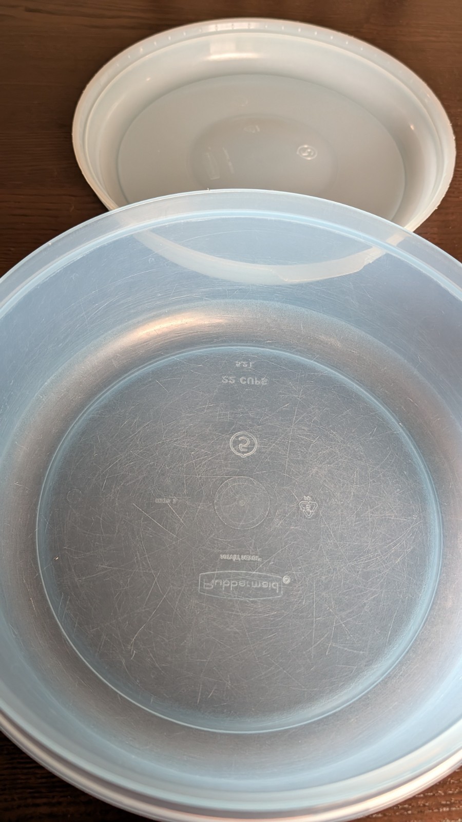 Rubbermaid 22 Cup Sheer Blue Round Servin Saver Bowl #5 with Blue Lid