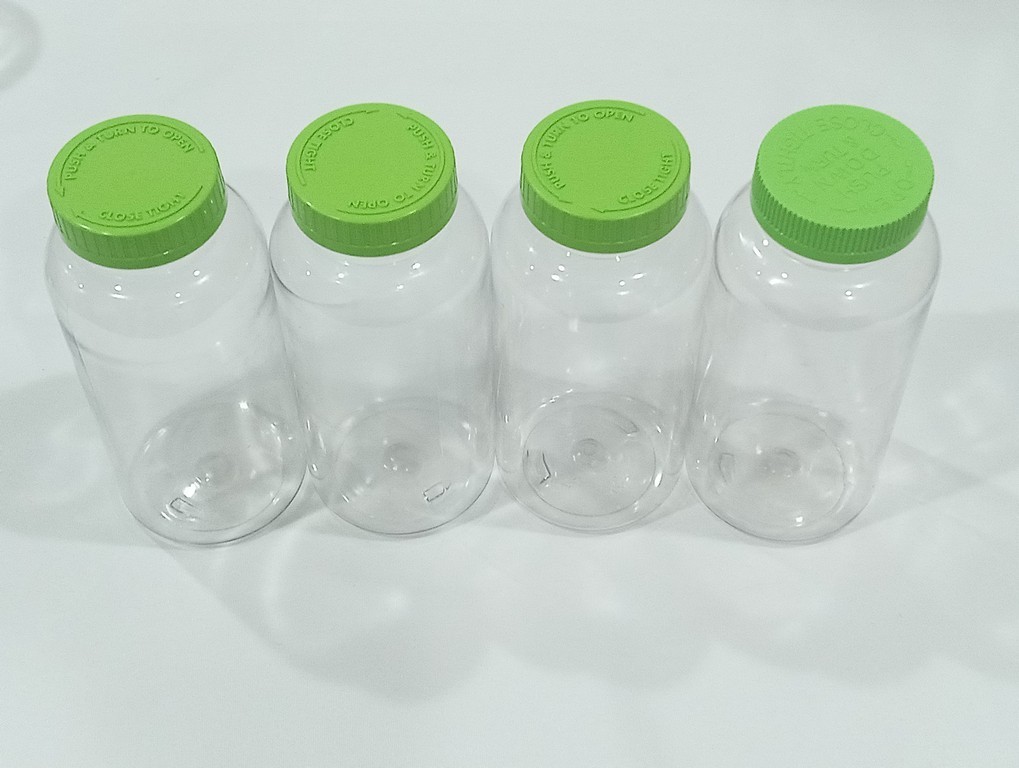 26 oz Plastic Jars W/ Leak Proof Lid Lot of 4 Food Craft Storage Clear Container