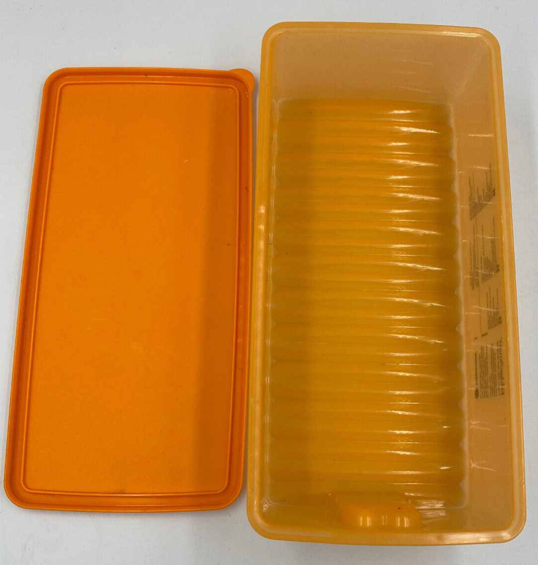Tupperware Fridge Smart #4352 – 8 1/2 Cups – Vented Veggie Keeper