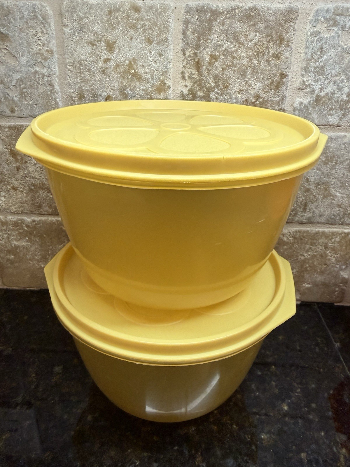 VTG Rubbermaid Daisy Flower Power Storage Nesting Bowls Set of 6 Lids Containers