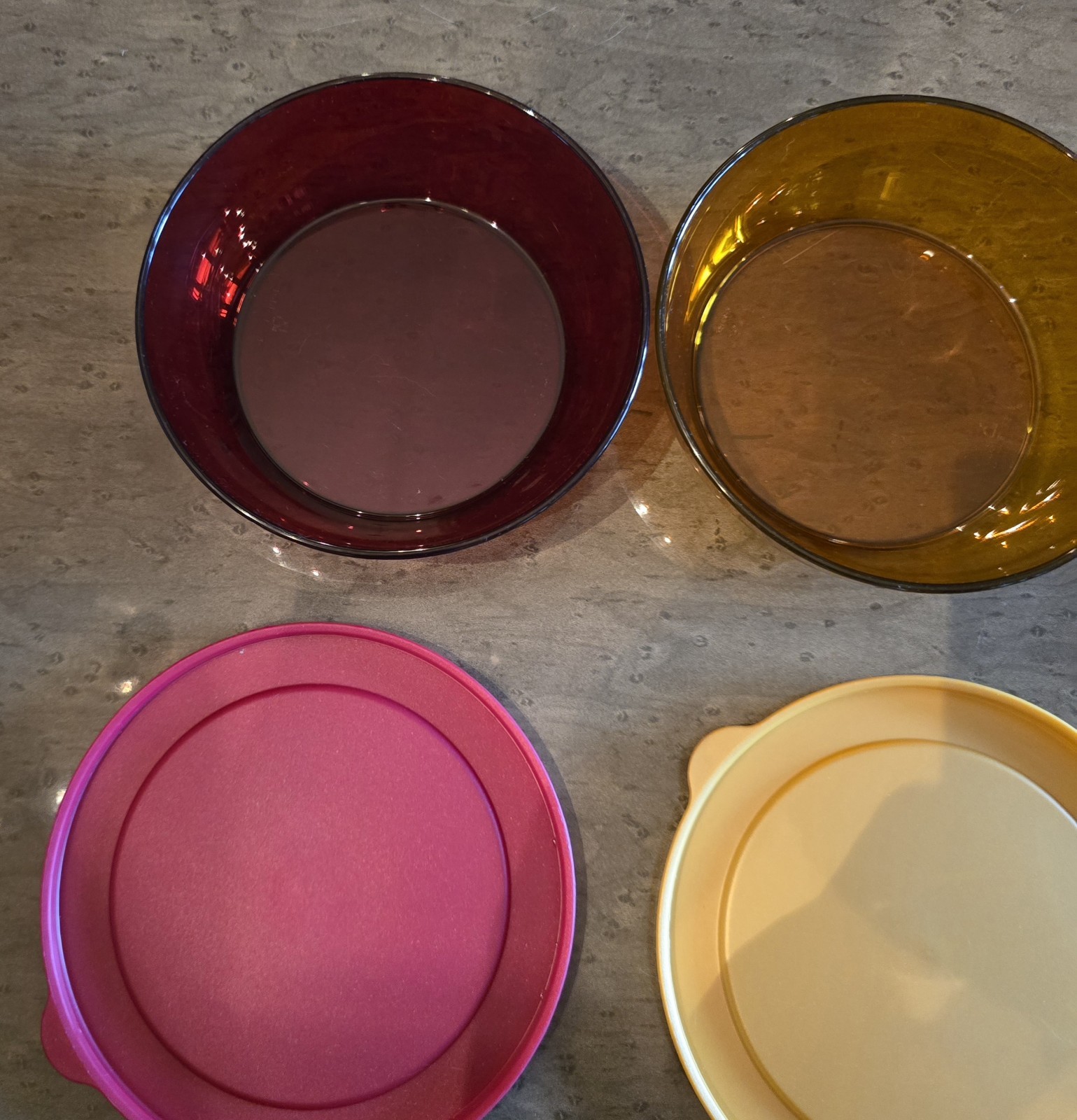 Vintage Tupperware 3614 Acrylic Bowls 750ml Cranberry & Gold with Lids Lot of 2