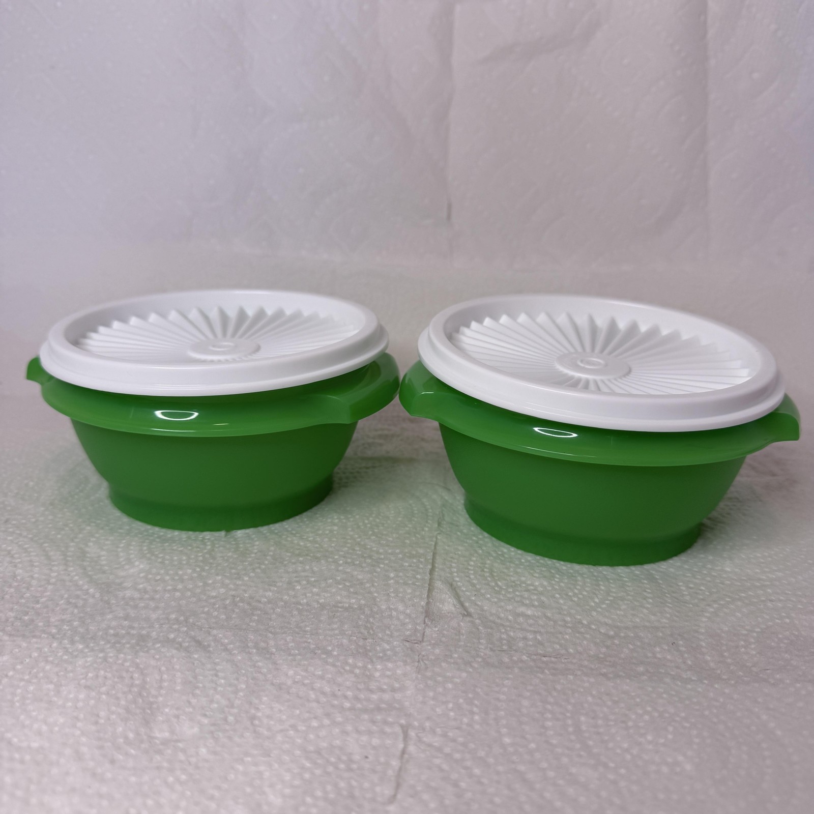 Tupperware Servalier Bowls Set Of 2 With Lids Green White 10oz 300ml