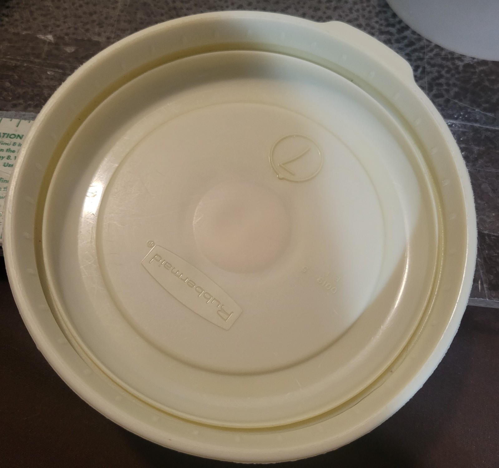 Vintage Rubbermaid Servin Saver 2C #1 & 4C #2 Tapered Sides Round & Lids