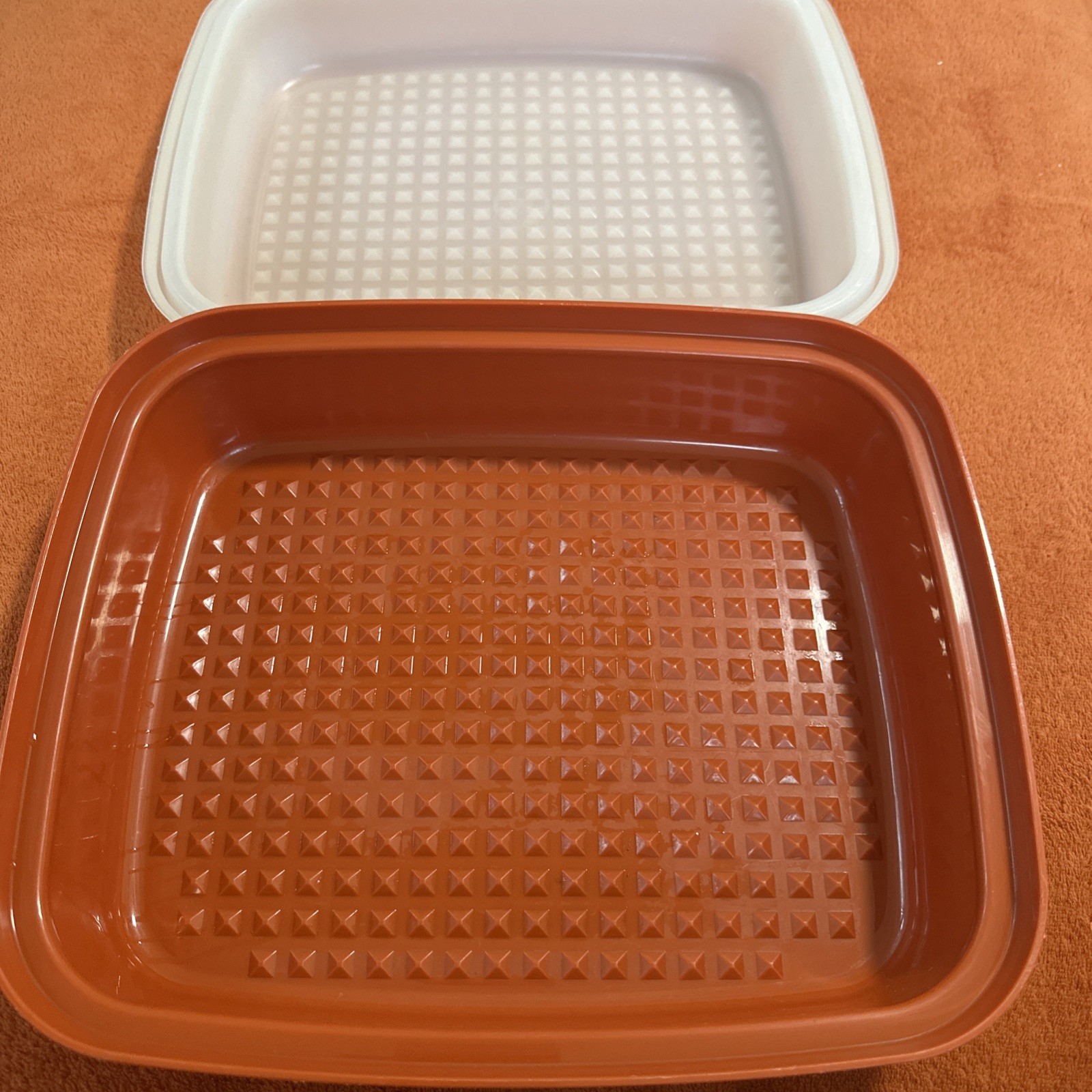 TUPPERWARE 1294-7 LARGE MARINADE TENDERIZER CONTAINER KEEPER PAPRIKA RED W/LID