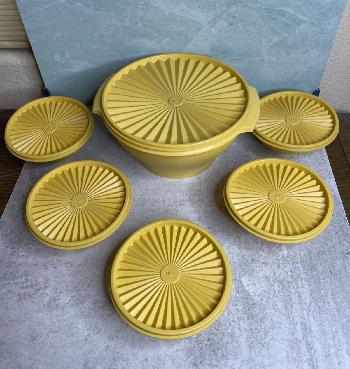 VINTAGE TUPPERWARE Harvest Gold SERVALIER 17 Cup Salad Bowl set #880 #890