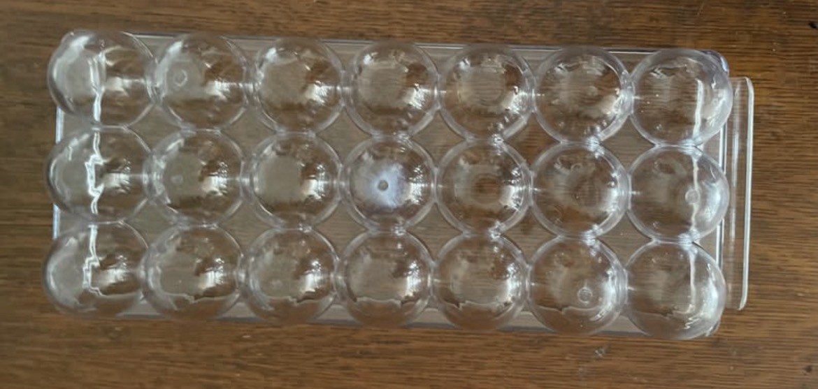 21 Egg Holder Carrier w Lid Clear Plastic Refrigerator Storage USED GREAT SHAPE