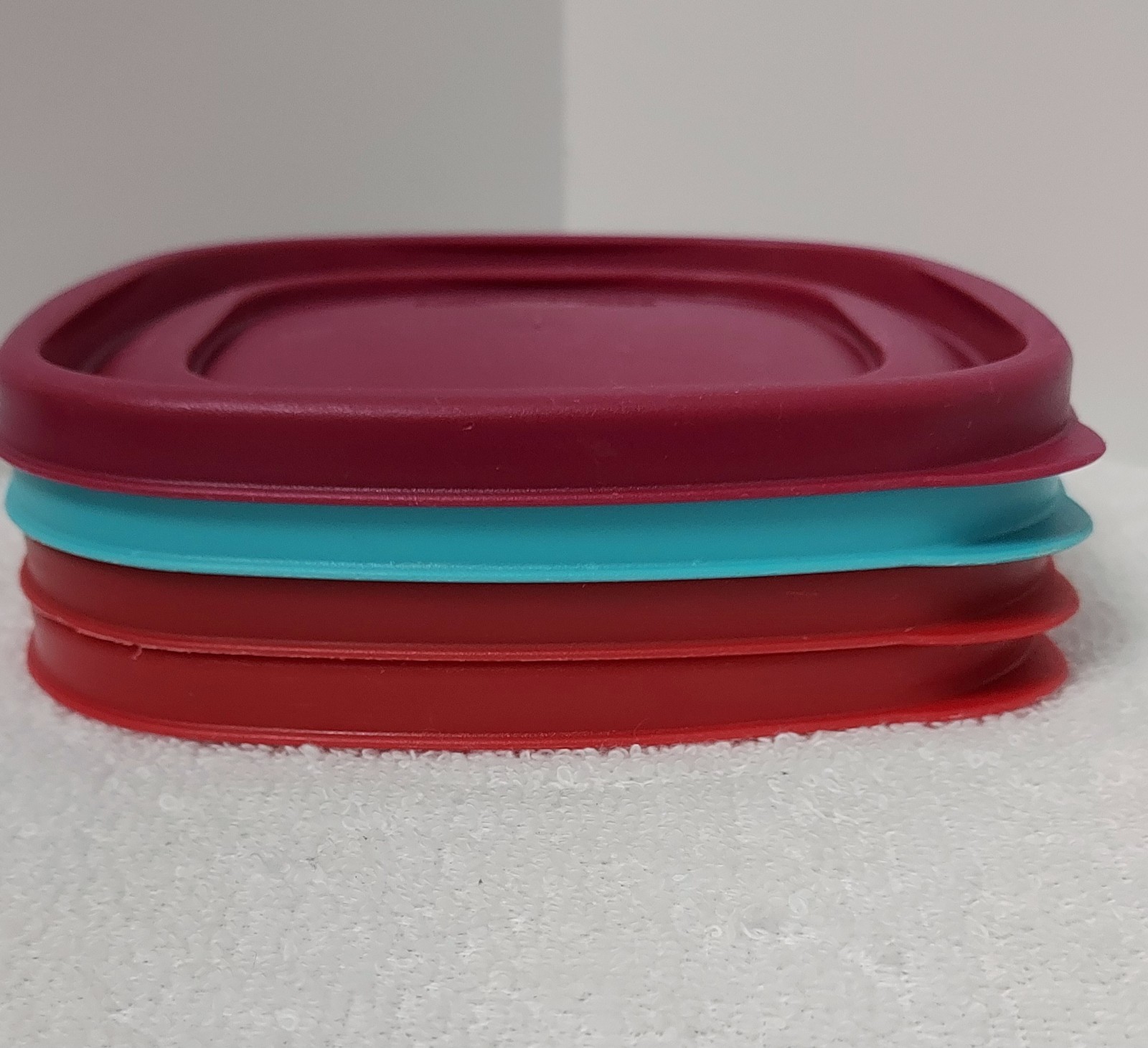 Rubbermaid Replacement Easy Find Lids Assorted Colors Set Of 4 Square 6.5 Inch