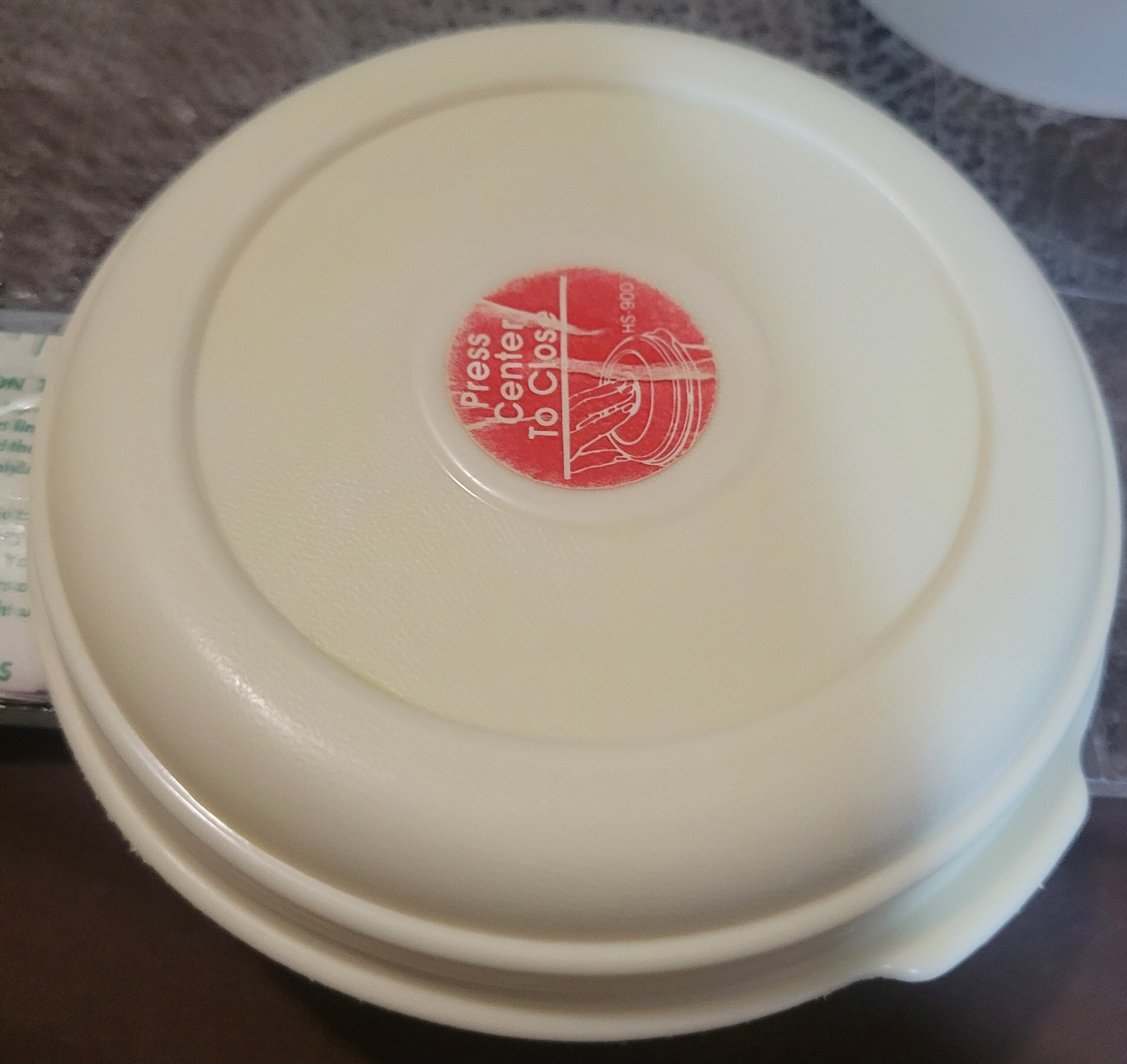 Vintage Rubbermaid Servin Saver 2C #1 & 4C #2 Tapered Sides Round & Lids