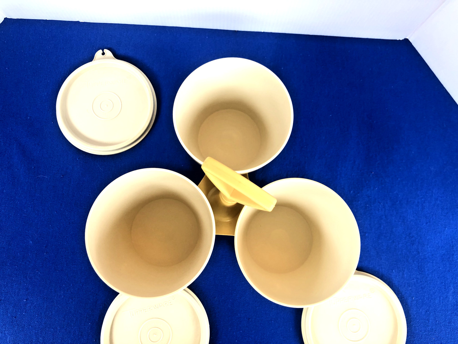VINTAGE TUPPERWARE Condiment Serving Triple Caddy Handle Removable Bowls & Lids
