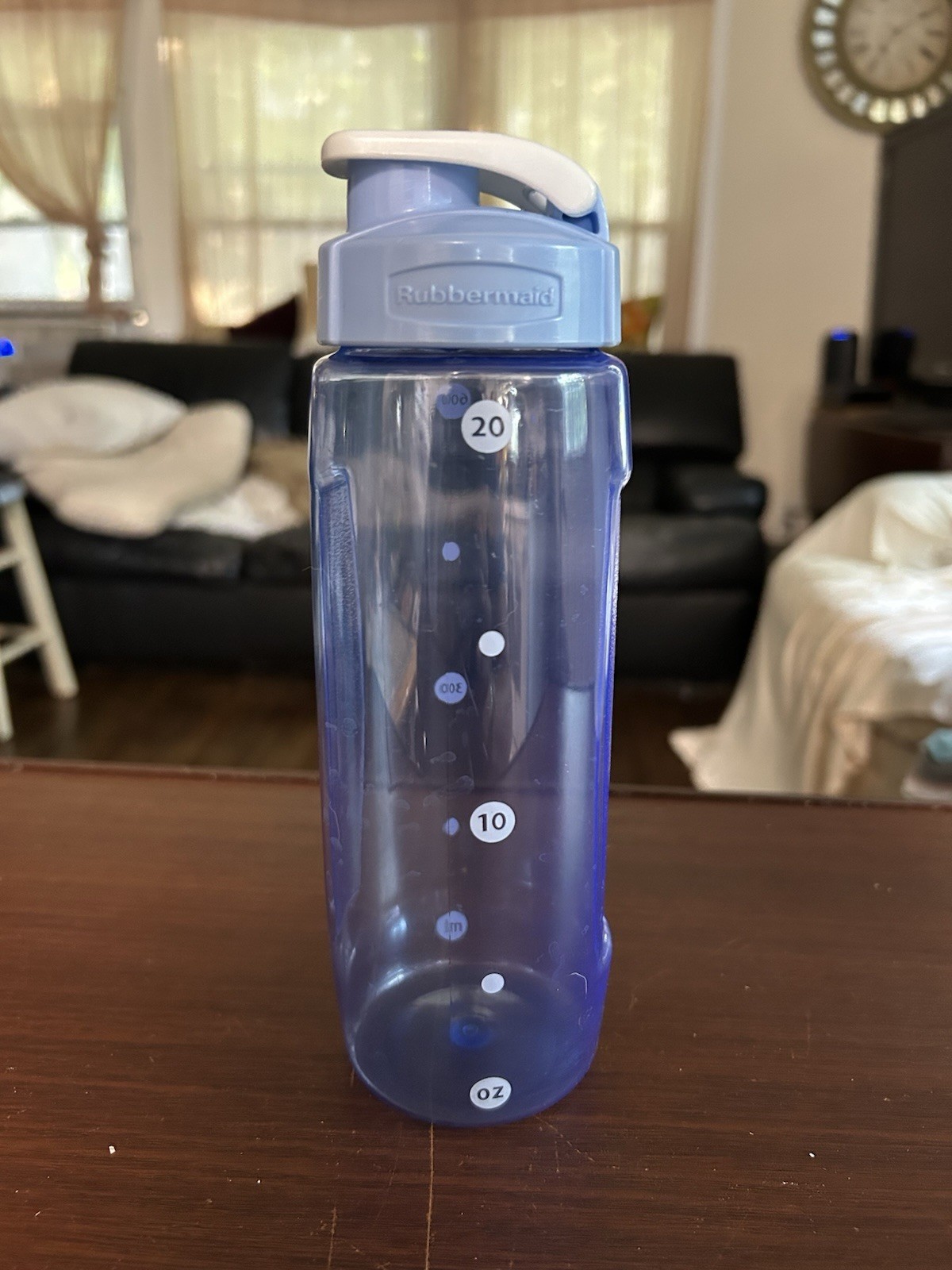 Rubbermaid 20 Ounce Beverage Container Made Of Hard Blue Plastic
