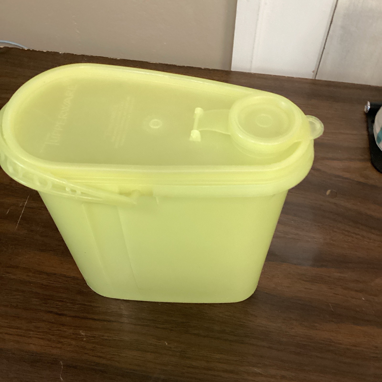Yellow 1 qt Tupperware 510-1 Set of 2 Snap Lid w/ Handle Plastic Rect