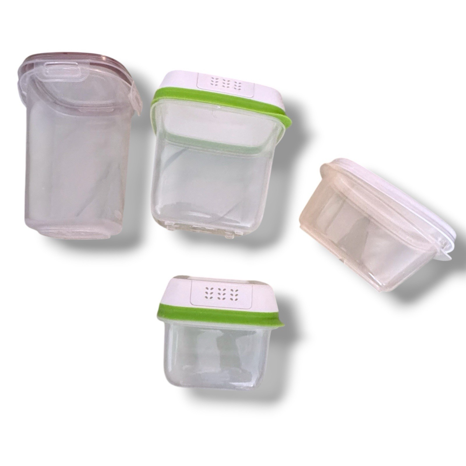 Rubbermaid Food Storage Container Lot of 4 — Mixed Lids & Sizes