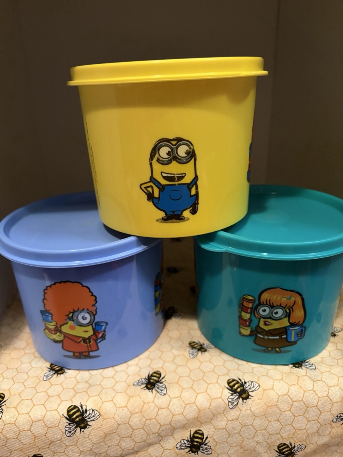 Vintage Minions Despicable Me 7 oz Round Plastic Snap Lid Containers Set of 3