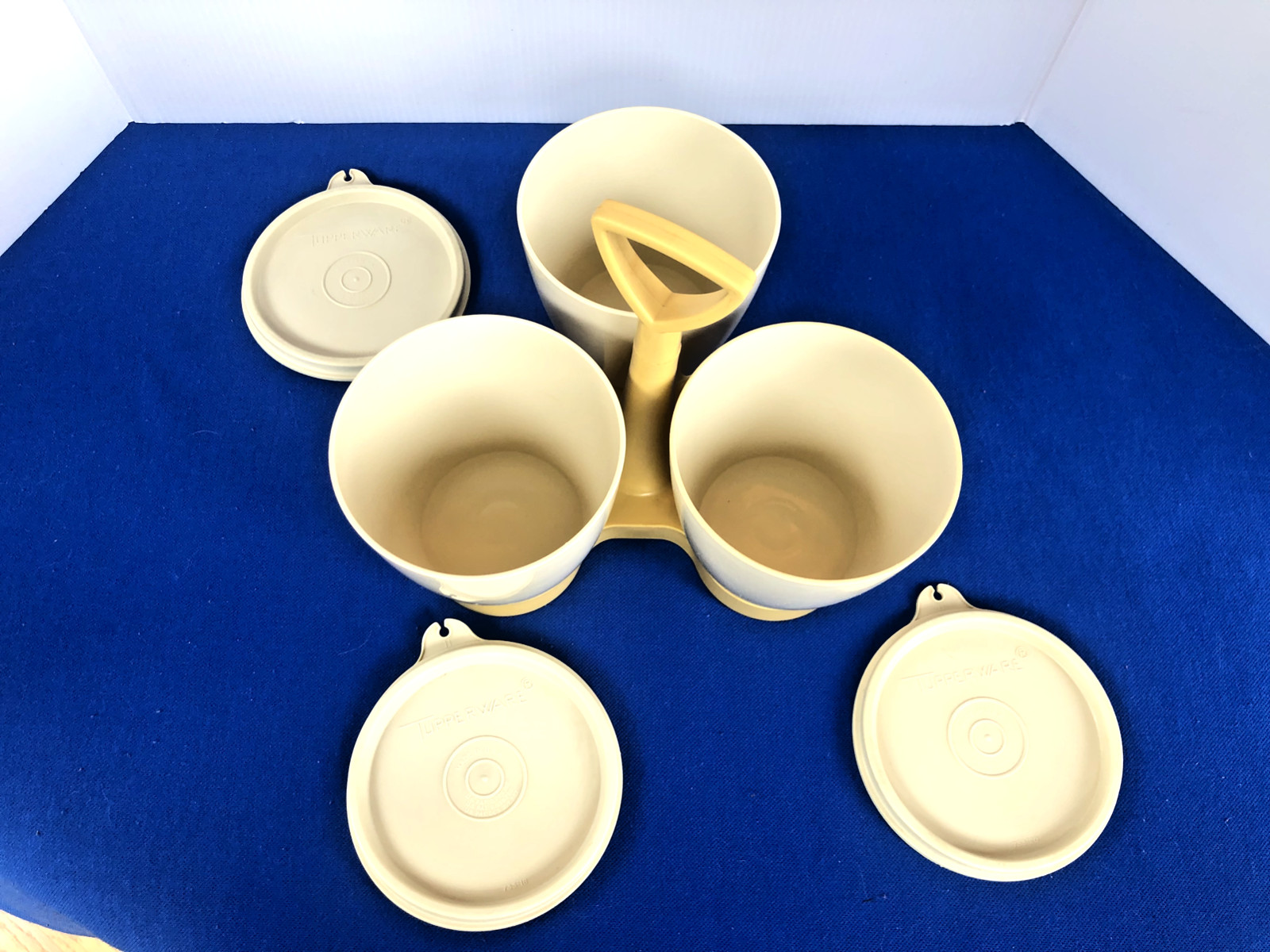 VINTAGE TUPPERWARE Condiment Serving Triple Caddy Handle Removable Bowls & Lids