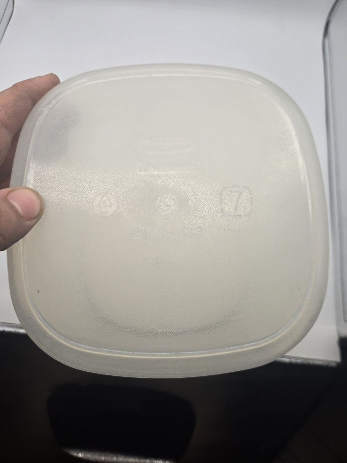 Rubbermaid 21 Cup Servin Saver #7 Sheer Square Canister Storage Almond Lid