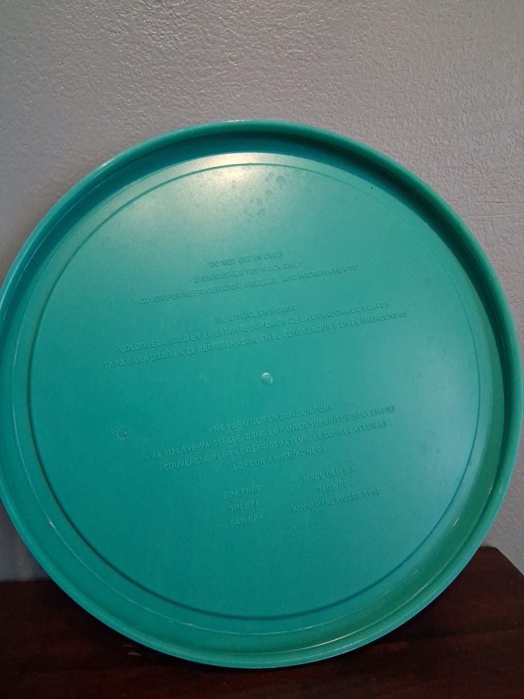 Pyrex Decorated Glass Food Storage bowl “Get Merry!” with Lid 7203 Mickey