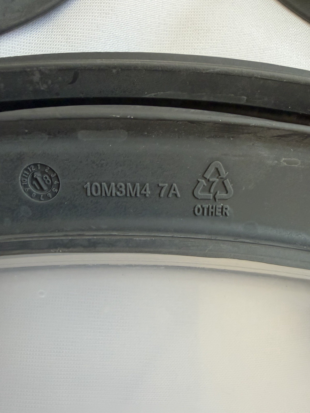 Rubbermaid 7” Premier Replacement Lids 10M3M4 Gray w/ Clear Window Lot of 3