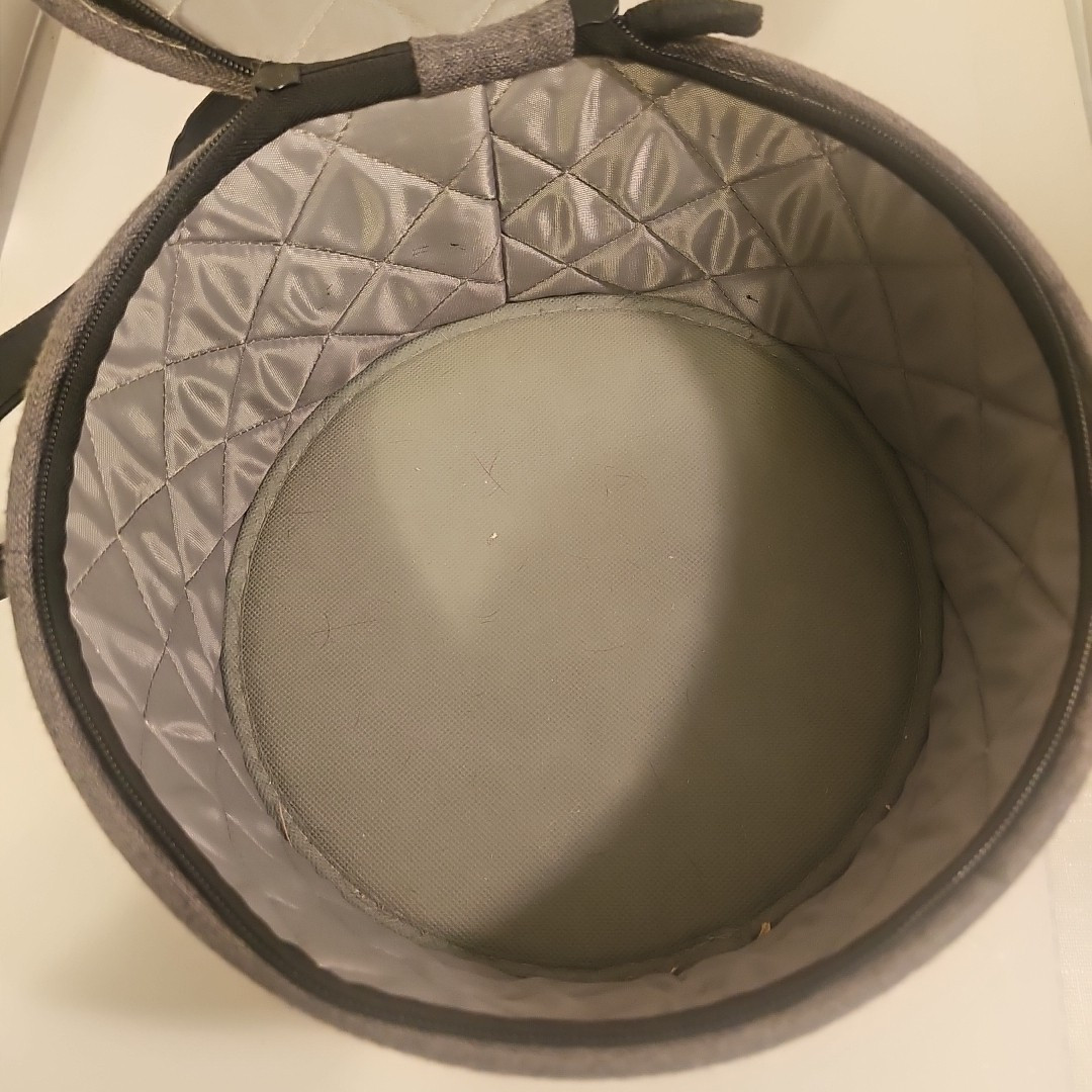 Round Dish Carrier 10 x 6 Inch Insulated zipper closure and front label holder