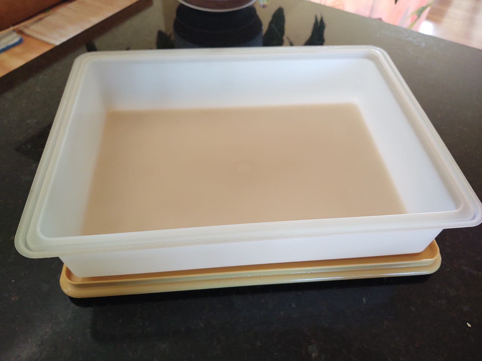 LARGE SHEET CAKE KEEPER CARRIER 3 PIECE SET 13 X 9 HARVEST GOLD TUPPERWARE