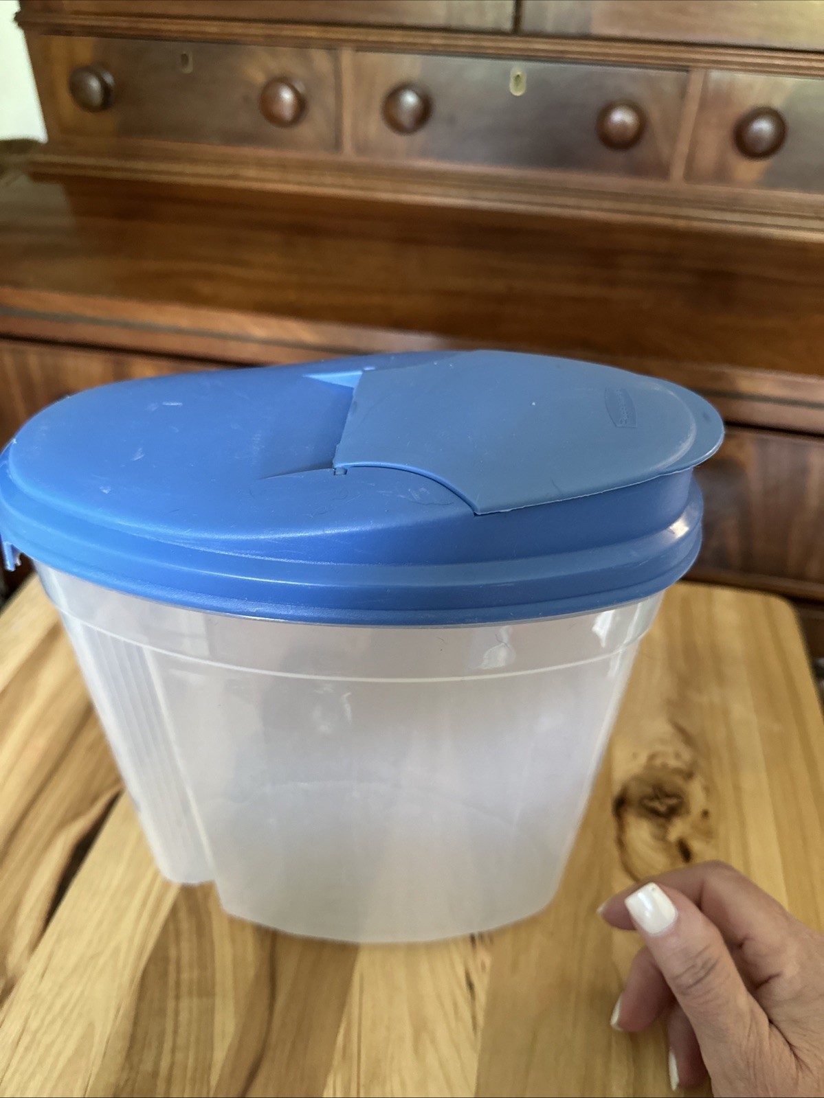 VTG Rubbermaid Servin Saver #4 Cereal Storage/ Pitcher 3.5 Qt BLUE w/Lid