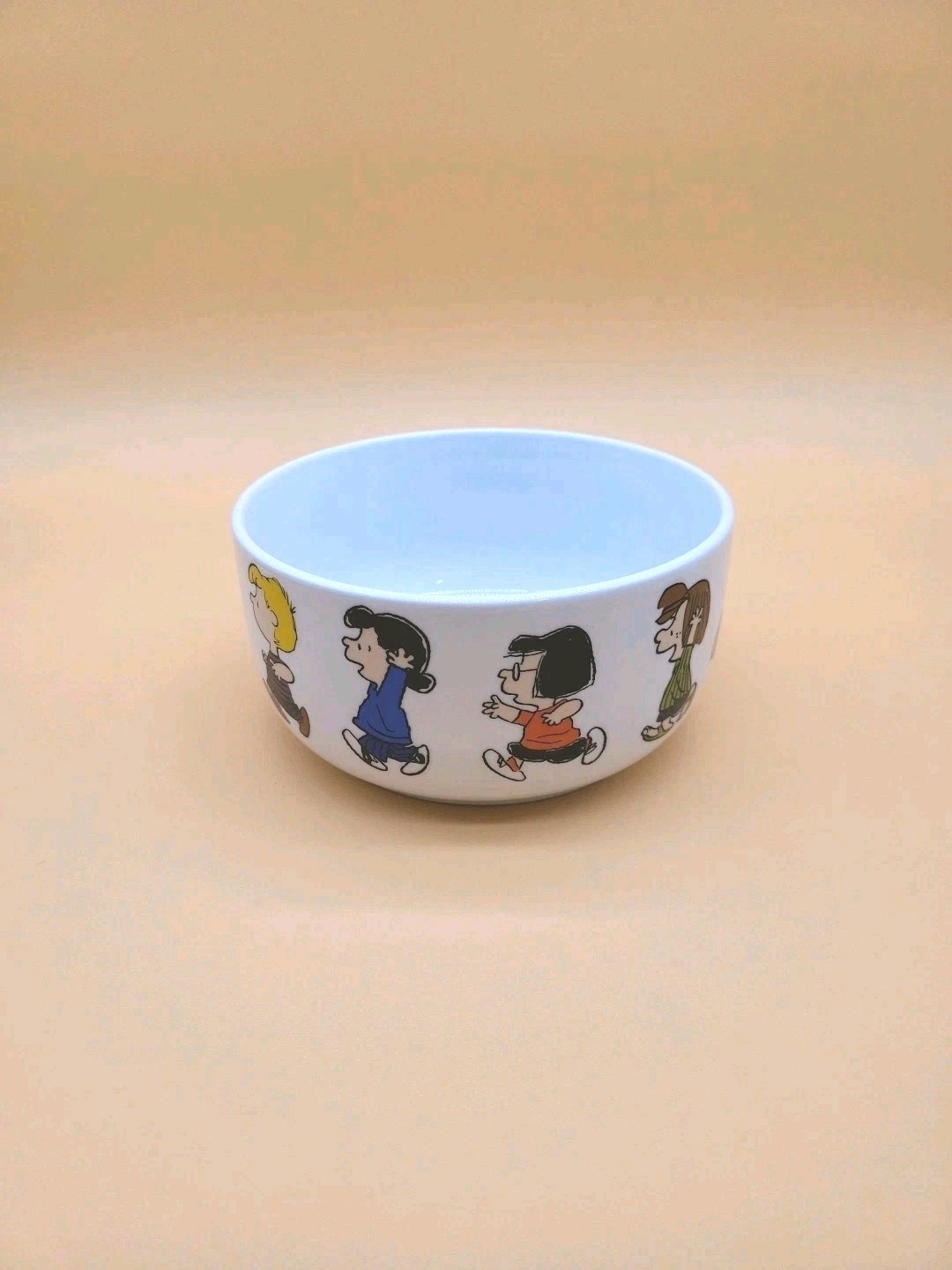 Peanuts New Snoopy & Gang 6in x 3in Medium Food Storage Bowl Container With Lid