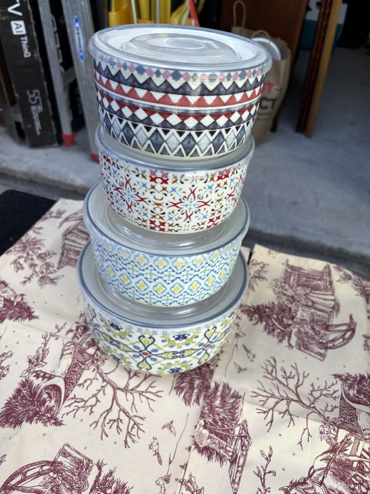 Set of 4 Signature Stoneware Ceramic Serving Bowls Containers Soup Cereal W/Lids