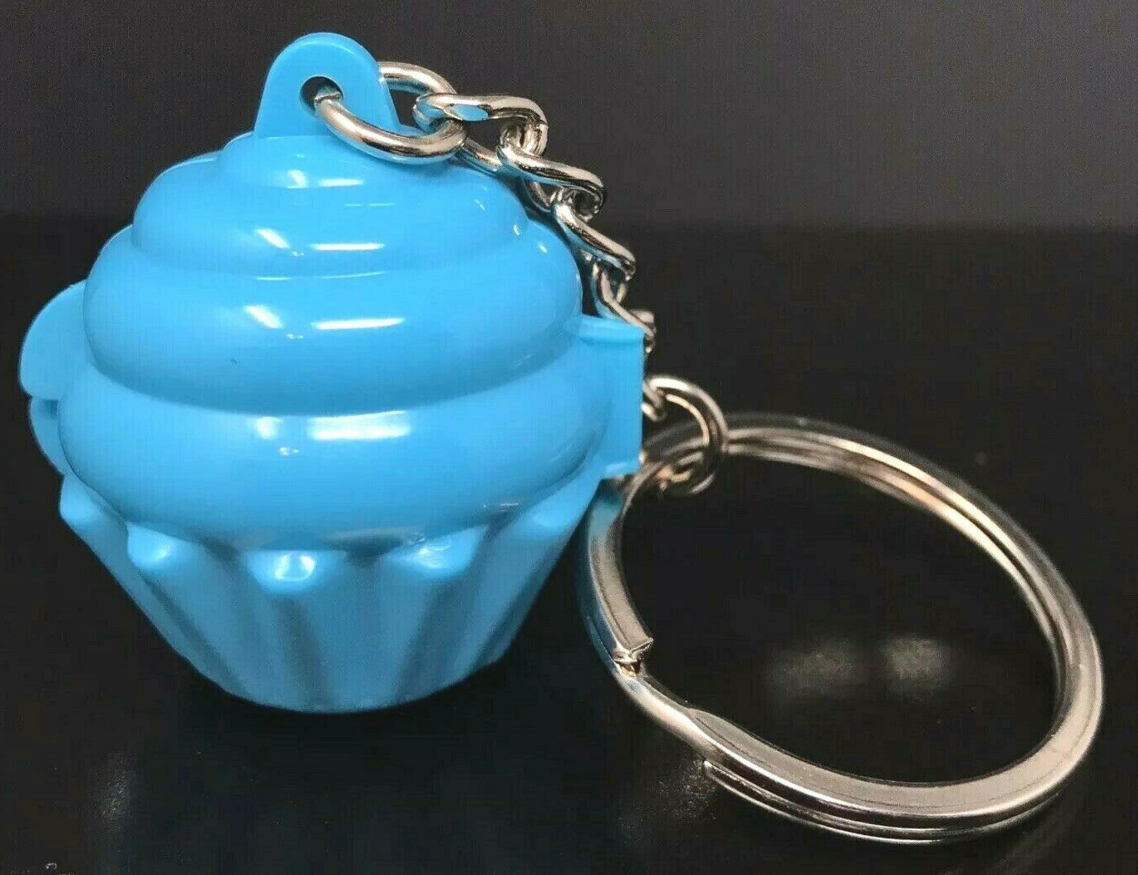 Tupperware Key Ring Keychain Collectible Blue Cupcake Keeper Very Rare New