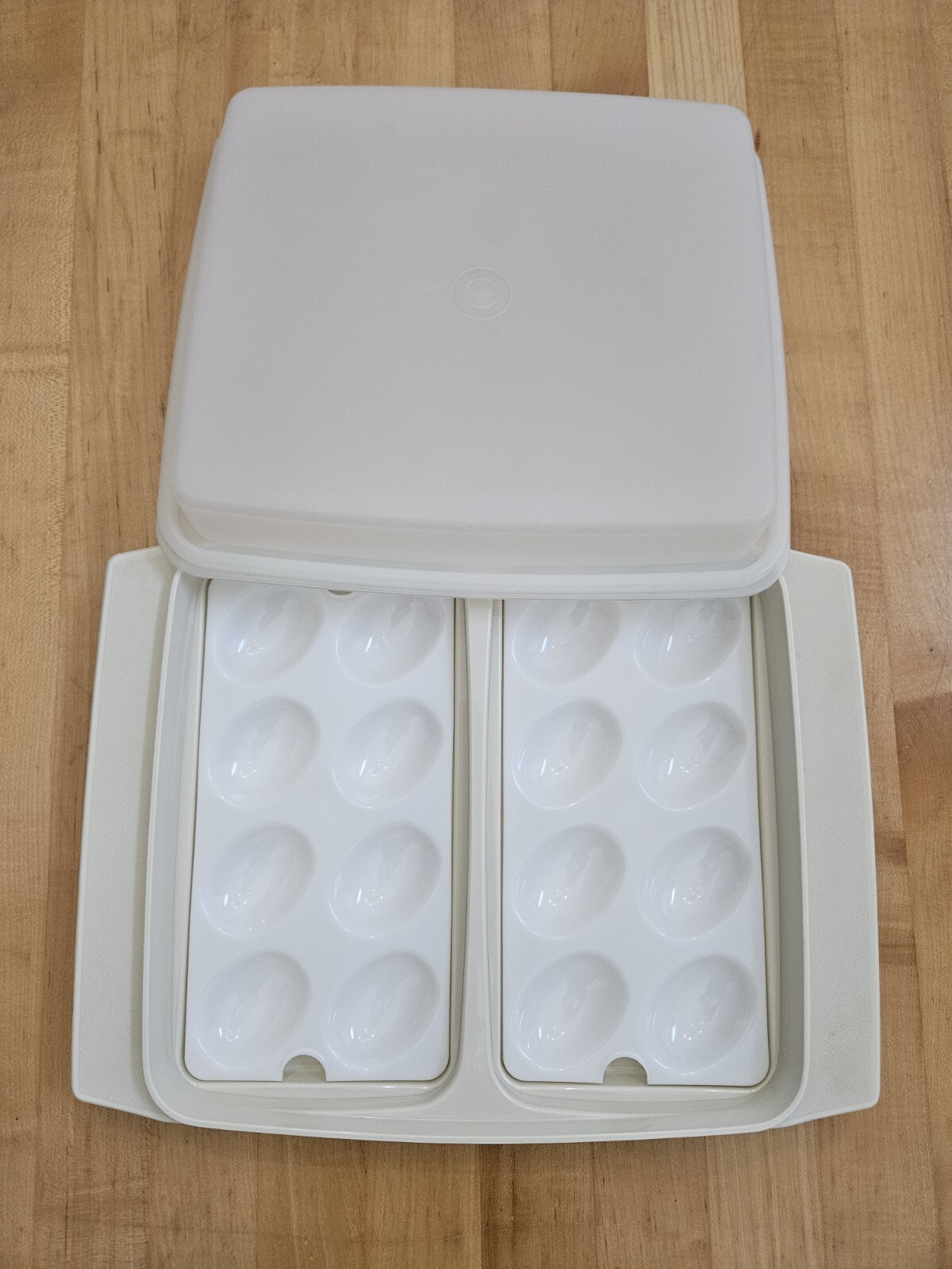 Vintage DEVILED EGG TUPPERWARE 723-2 Container Tray Carrier Beige Tan