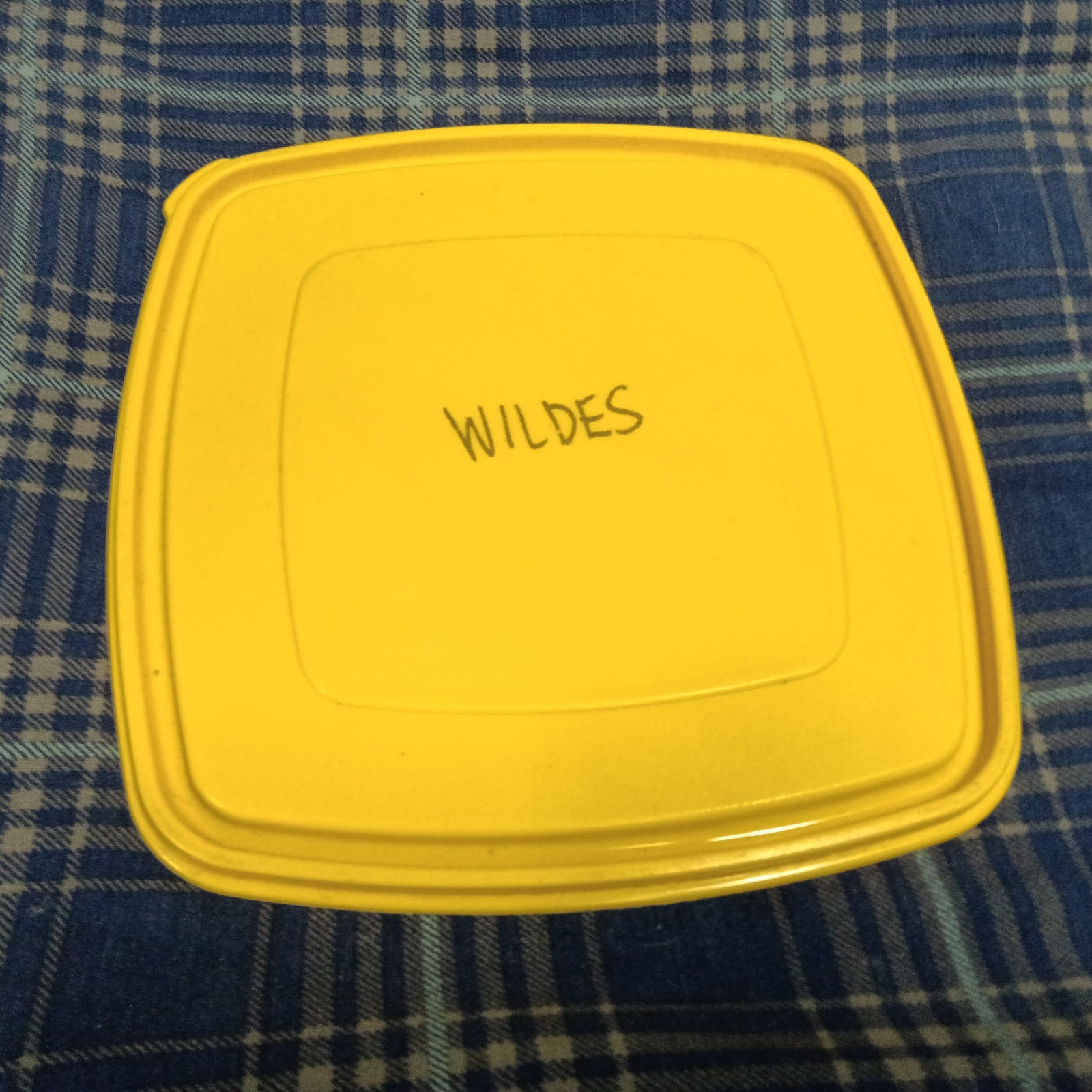 Vintage Rubbermaid Servin’ Saver #4 19 Cup Square Container Snap Yellow Lid